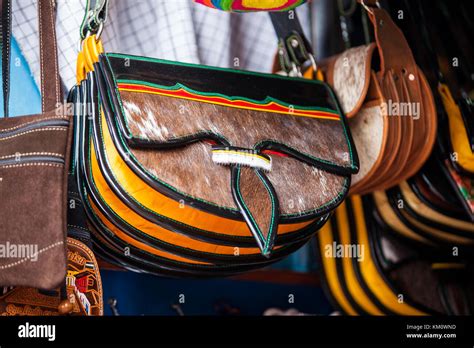 bolsos de cuero en colombia.